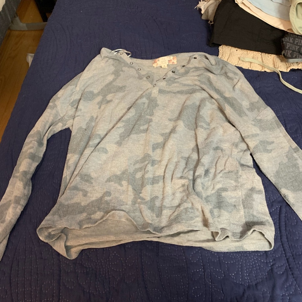 T.J.Maxx Gray Camouflage Long Sleeve Tee